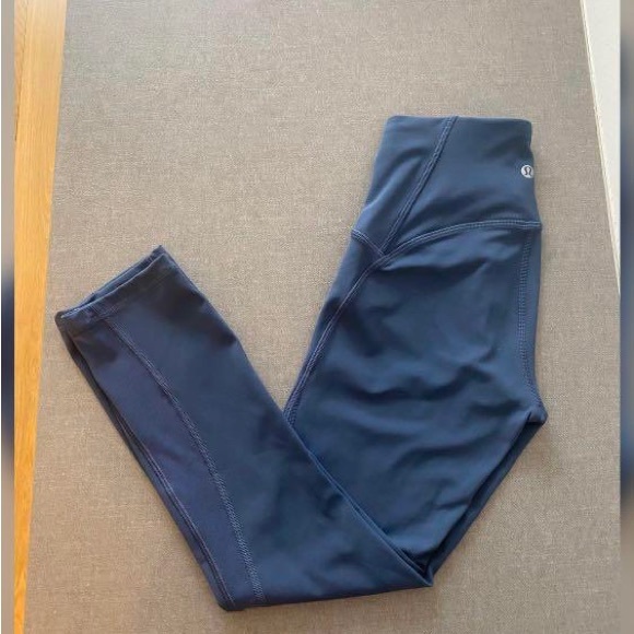 Lululemon train times 7/8 - Picture 2 of 3